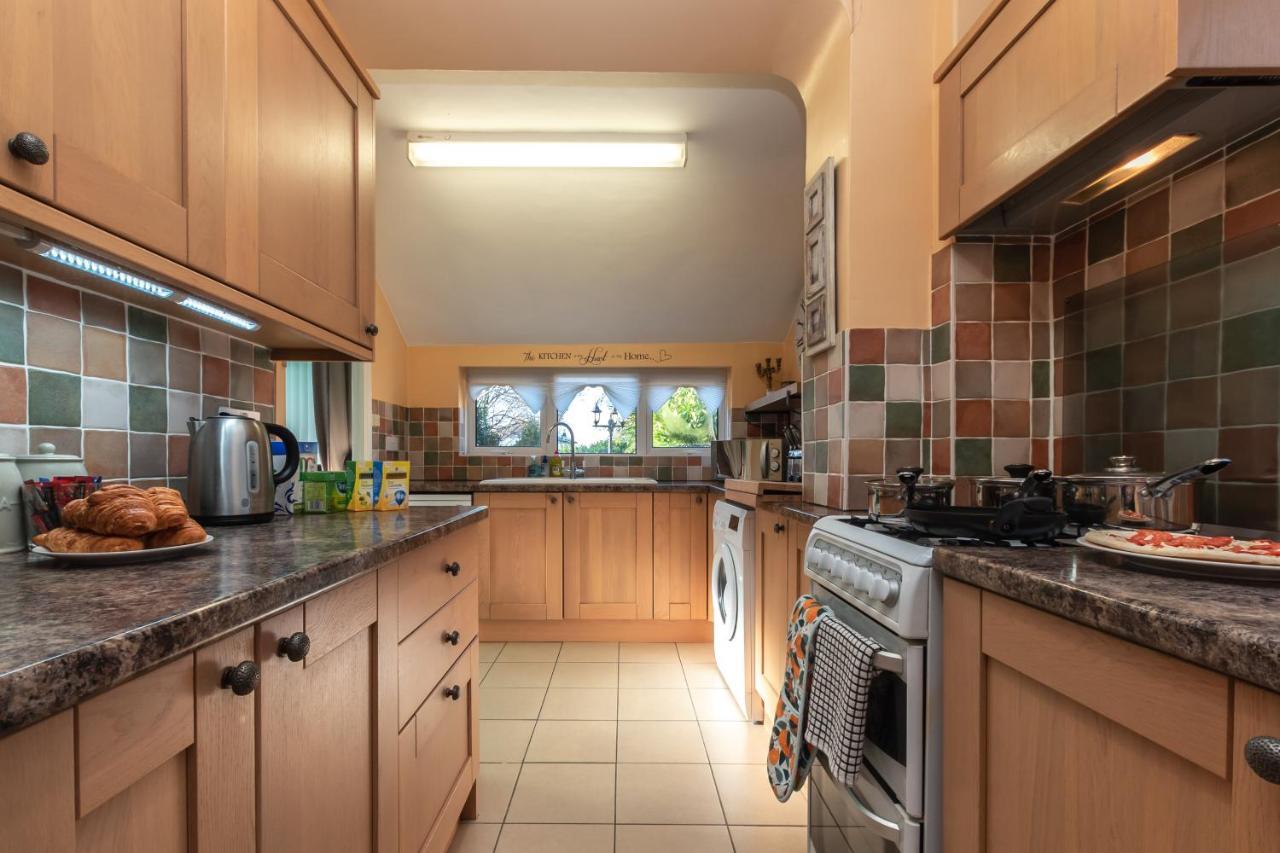 Cheerful 3-Bedroom Douglas House With Patio Southampton Ngoại thất bức ảnh