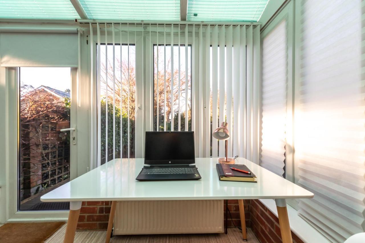 Cheerful 3-Bedroom Douglas House With Patio Southampton Ngoại thất bức ảnh