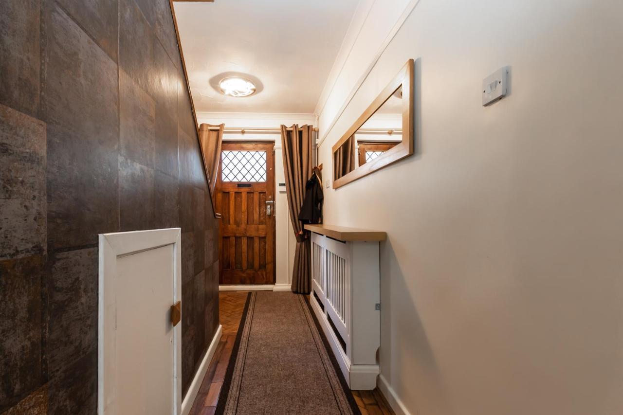 Cheerful 3-Bedroom Douglas House With Patio Southampton Ngoại thất bức ảnh
