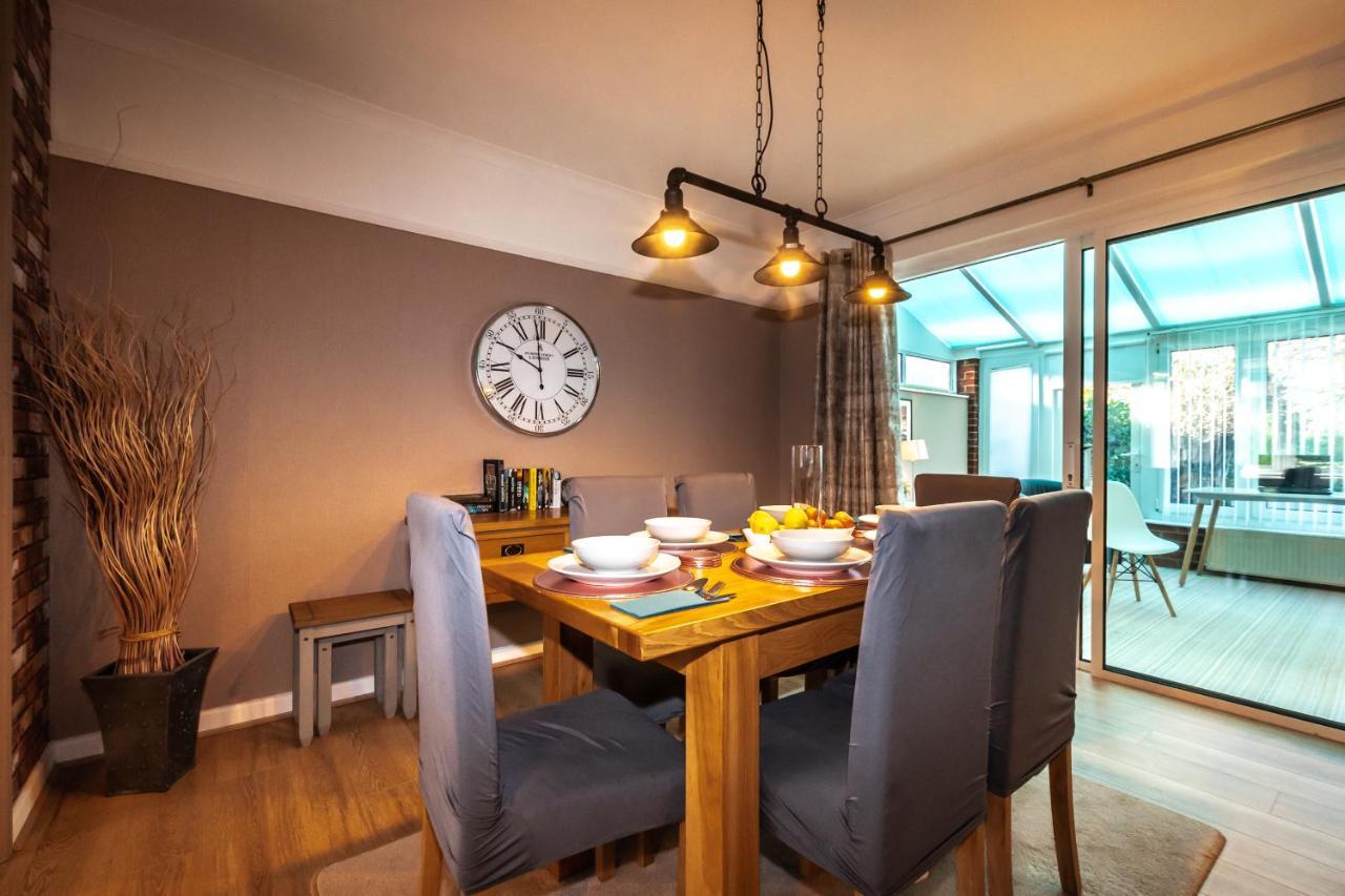 Cheerful 3-Bedroom Douglas House With Patio Southampton Ngoại thất bức ảnh