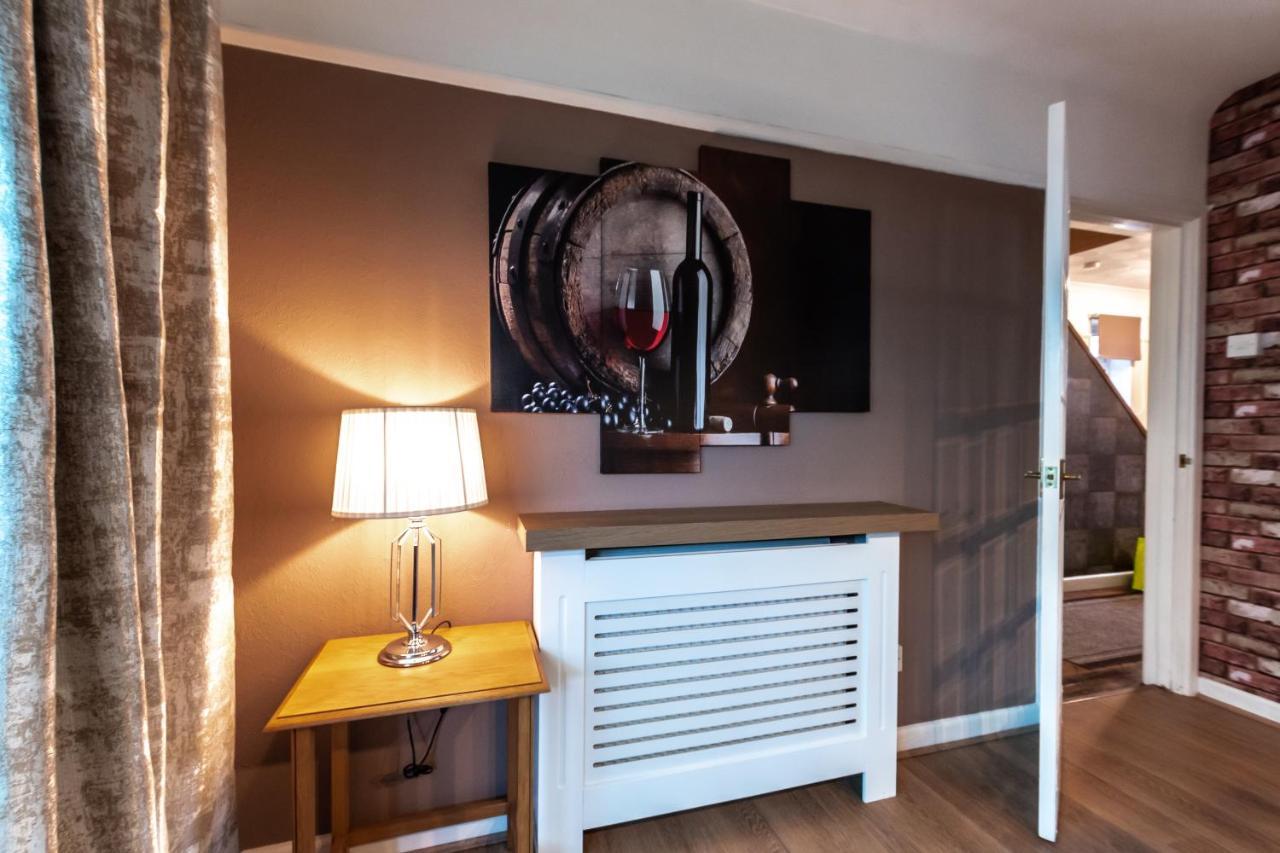 Cheerful 3-Bedroom Douglas House With Patio Southampton Ngoại thất bức ảnh