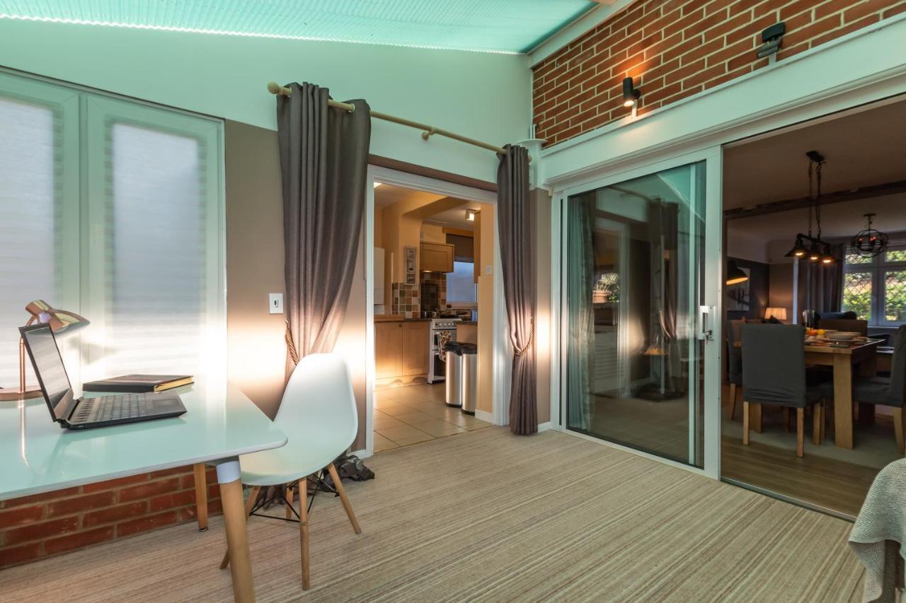 Cheerful 3-Bedroom Douglas House With Patio Southampton Ngoại thất bức ảnh